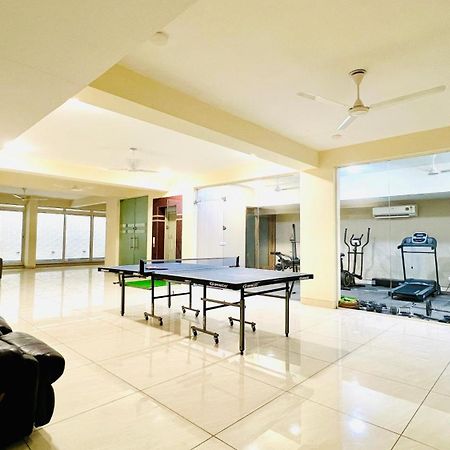 Bluo Studio4 Golf Course Road - Gym, Balcony, Lift Gurgaon Bagian luar foto