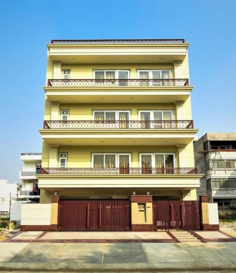 Bluo Studio4 Golf Course Road - Gym, Balcony, Lift Gurgaon Bagian luar foto