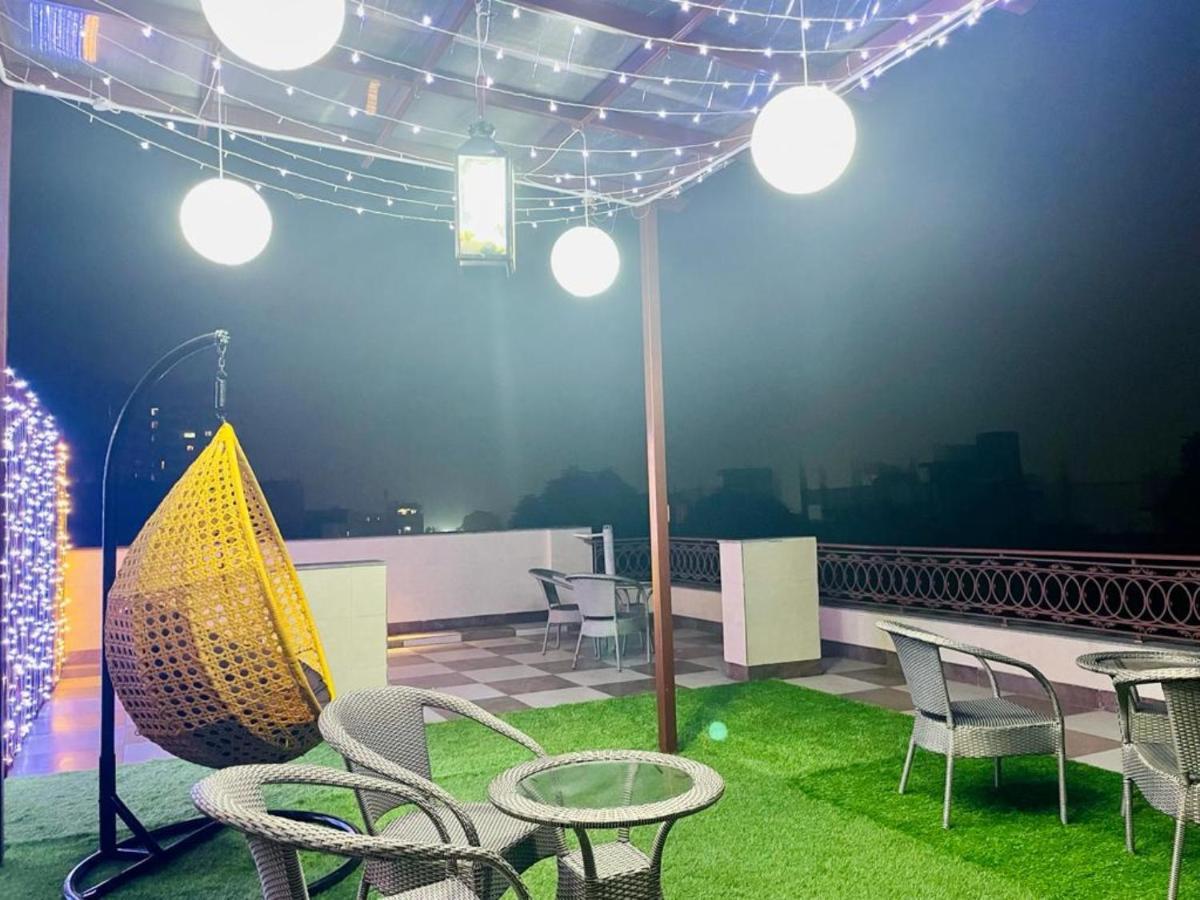 Bluo Studio4 Golf Course Road - Gym, Balcony, Lift Gurgaon Bagian luar foto