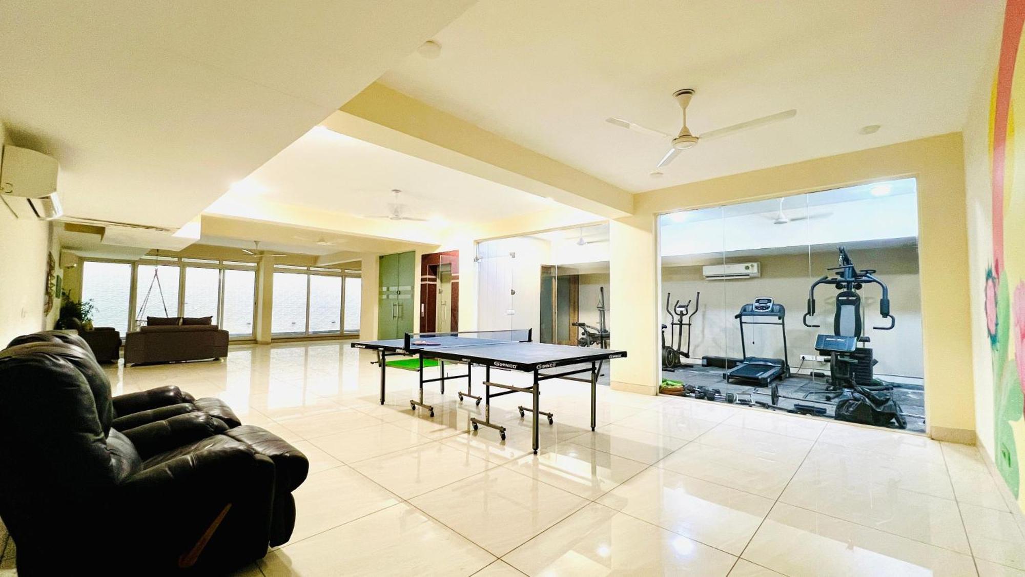 Bluo Studio4 Golf Course Road - Gym, Balcony, Lift Gurgaon Bagian luar foto