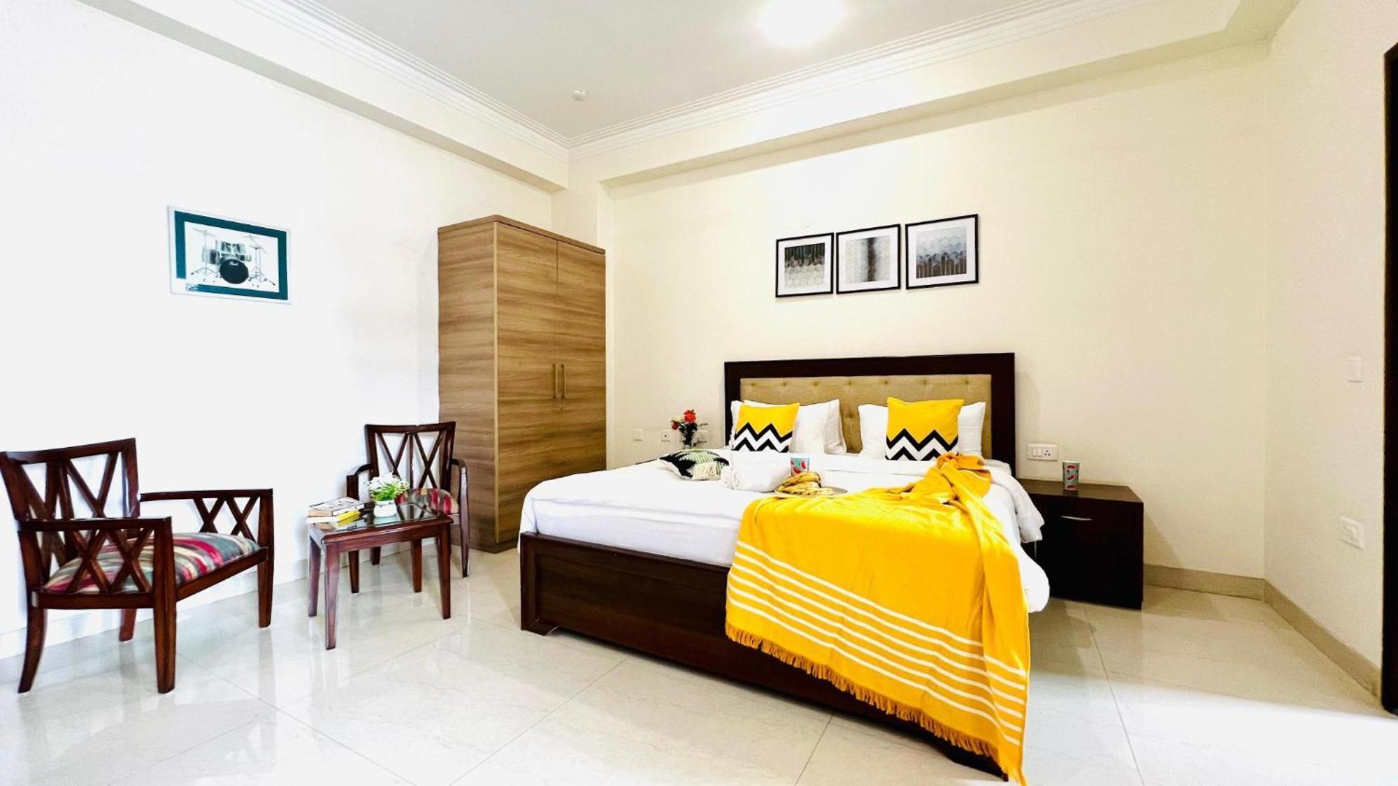 Bluo Studio4 Golf Course Road - Gym, Balcony, Lift Gurgaon Bagian luar foto